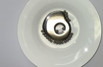 Newly Found ‘Hybrid’ Section of Matter Blurs the Line Between Strong and Liquid